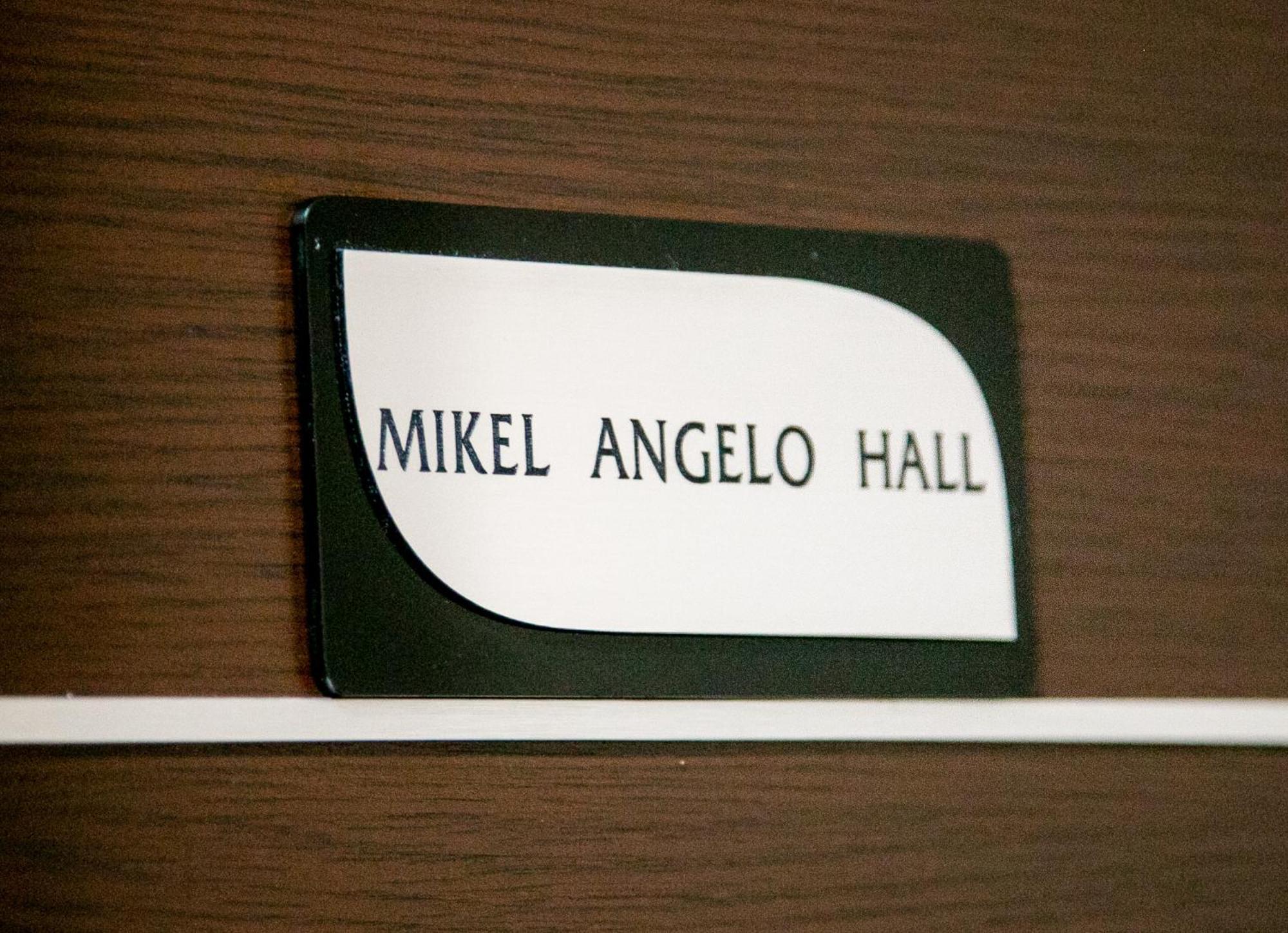 Mikel Angelo Hall Széresz Kültér fotó